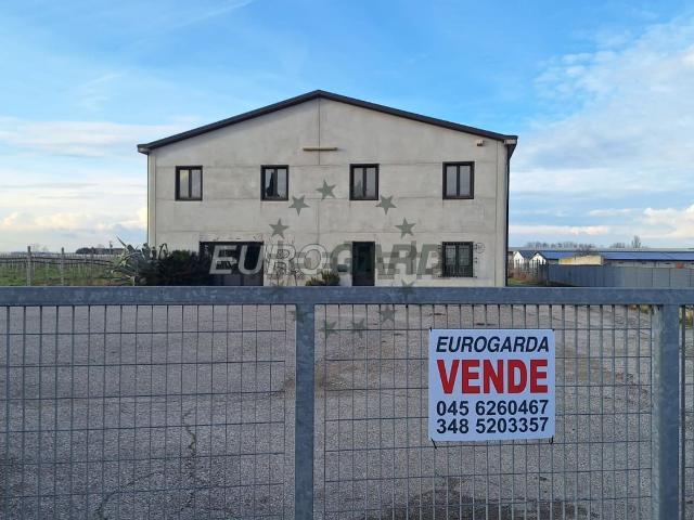 Capannone in vendita di 500 m² in Via Levata, 4