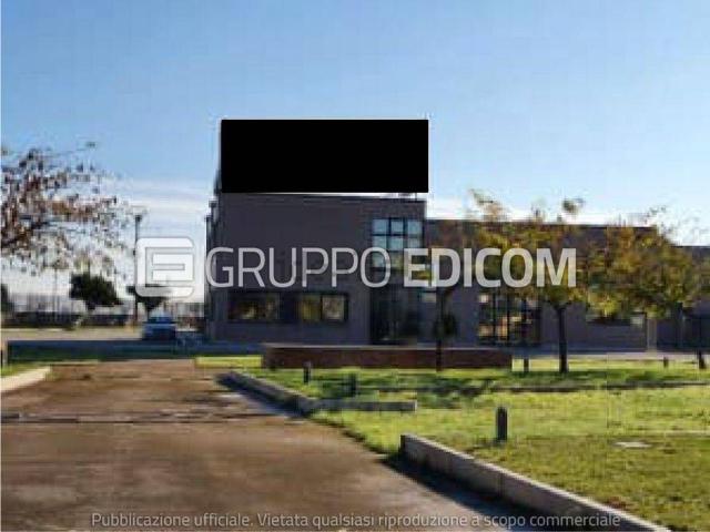 Capannone in vendita di 500 m² in Via Manfredonia