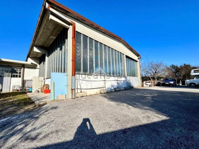 Capannone in vendita di 500 m² in Via Nazionale, 35