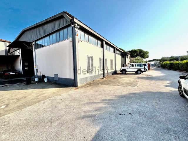 Capannone in vendita di 500 m² in Via Smeraldo