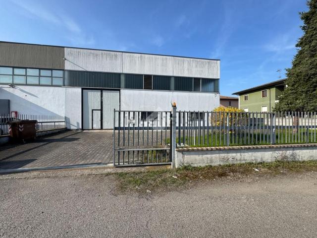 Capannone in vendita di 500 m² in Via Slunj