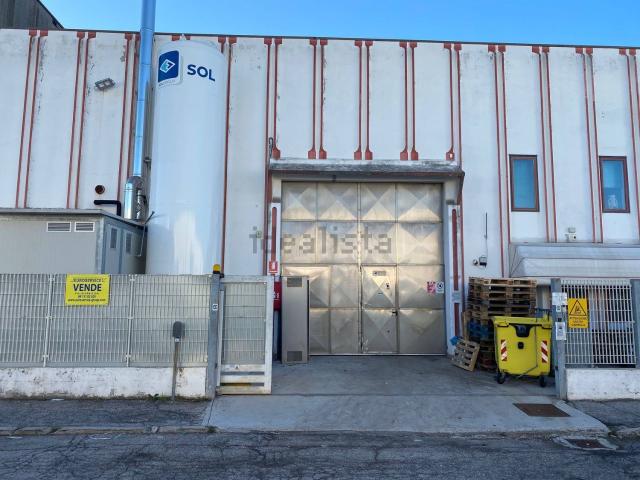 Capannone in vendita di 500 m² in Via Portenari