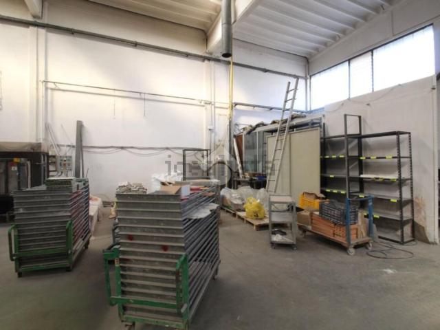 Capannone in vendita di 500 m² in Via Trentino Alto Adige