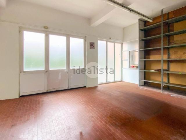 Capannone in vendita di 500 m² in Viale Sant&apos Eufemia