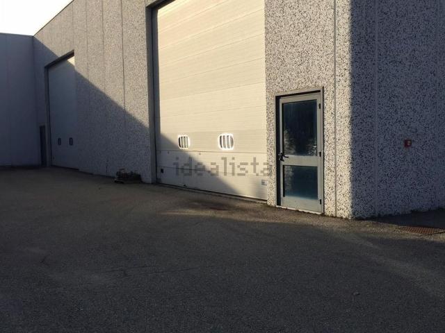 Capannone in vendita di 500 m² in Strada Bartolomeo Cupin Asti