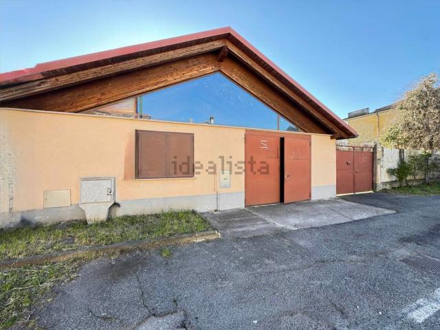 Capannone in vendita di 500 m² in Strada Vecchia Vercelli, 26
