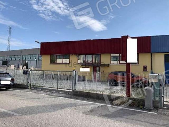 Capannone in vendita di 504 m² in Via delle Industrie, 8