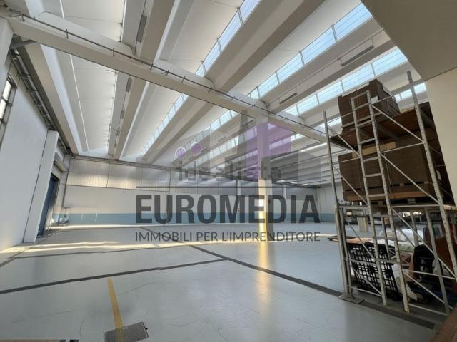 Capannone in vendita di 5055 m² in Via Bendinelli