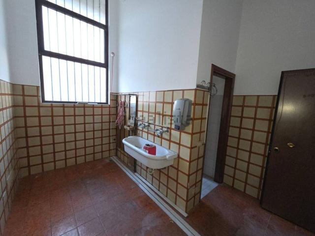 Capannone in vendita di 506 m²