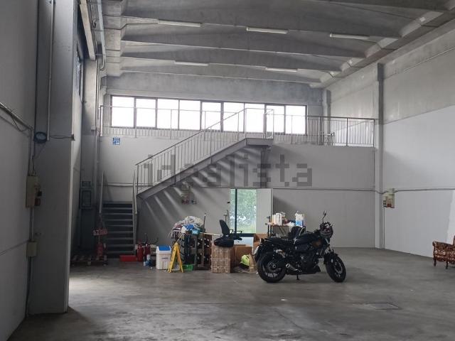 Capannone in vendita di 510 m² in Via Virgilio