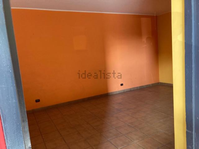 Capannone in vendita di 513 m² in Via Voltaire, 8