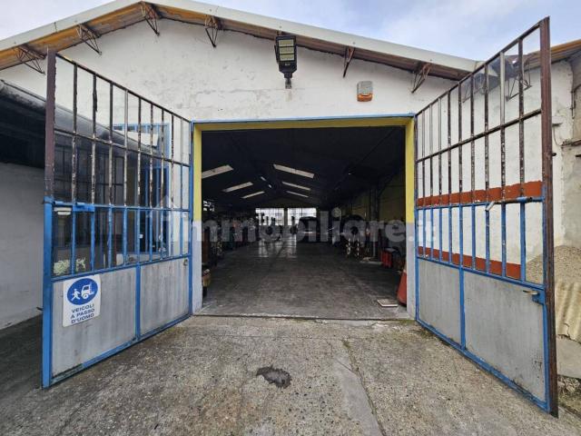 Capannone in vendita di 514 m² in Via Guglielmo Reiss Romoli, 106