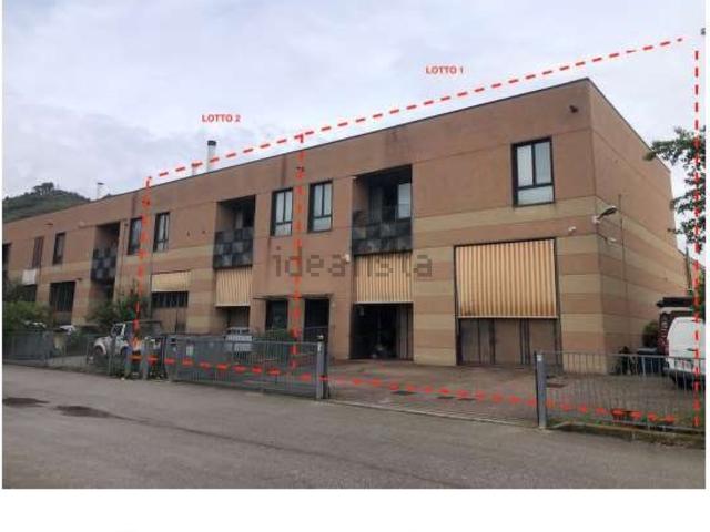 Capannone in vendita di 515 m² in Via Pontenono, 69