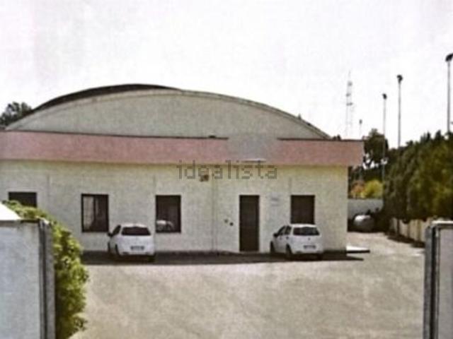 Capannone in vendita di 518 m² in Viale Portogallo