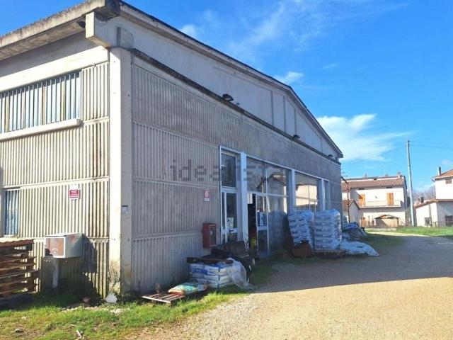 Capannone in vendita di 520 m² in Via Emilia, 2