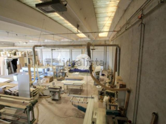 Capannone in vendita di 520 m² in Via Enrico Fermi, 1