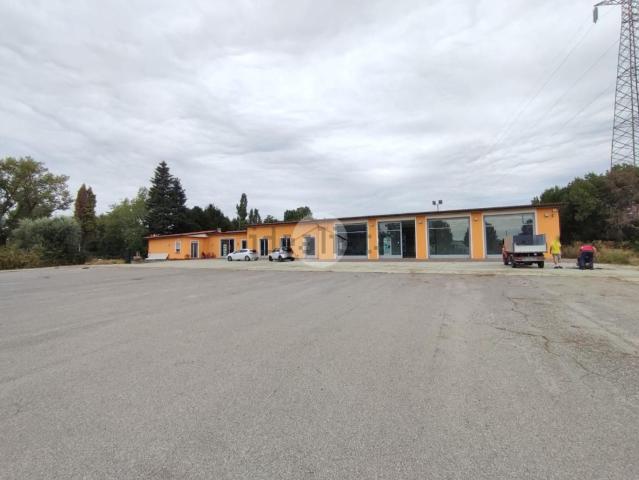 Capannone in vendita di 520 m² in Via Labirinto, 296