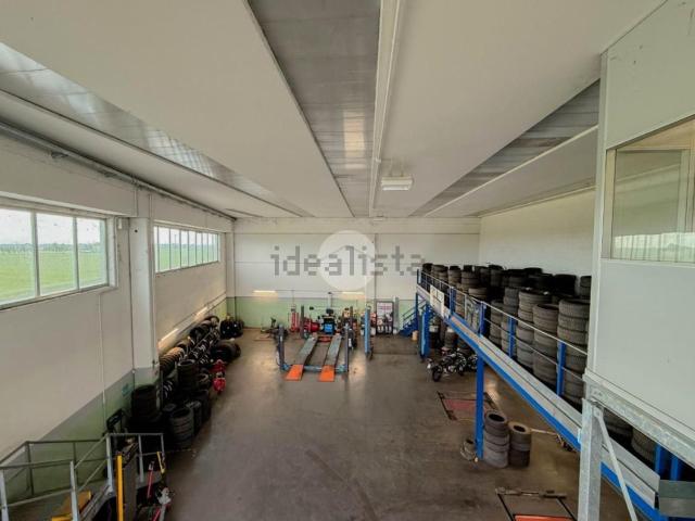 Capannone in vendita di 520 m² in Via Marinelle, 1