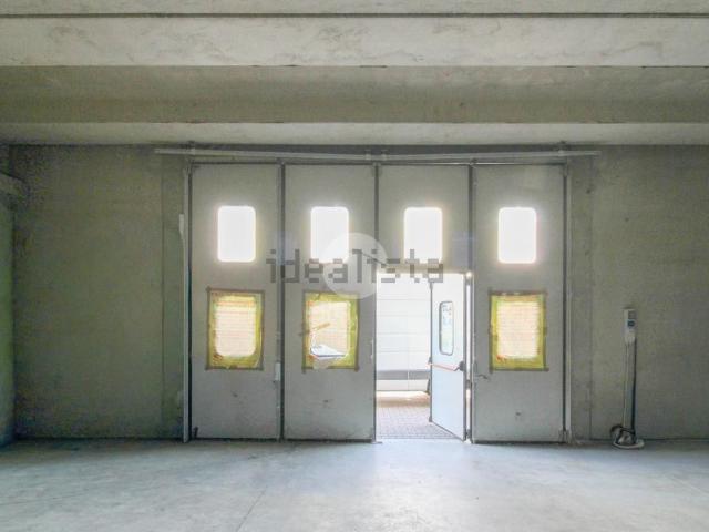 Capannone in vendita di 520 m² in Via Roggia Vignola, 1