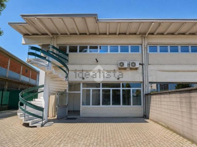 Capannone in vendita di 525 m² in Via Abele Merli, 10