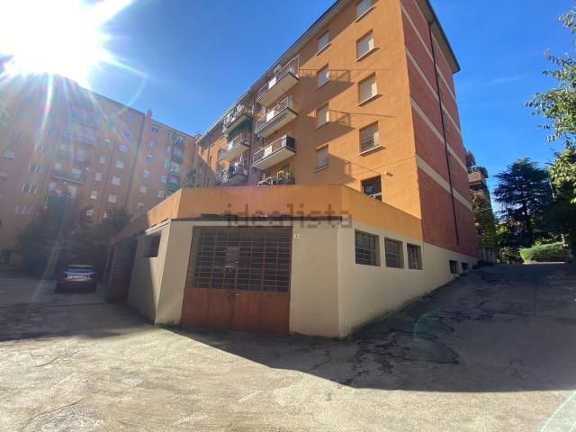 Capannone in vendita di 526 m² in Via Calanco, 4