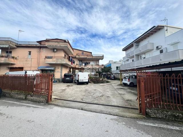 Capannone in vendita di 529 m² in Via Vittorini, 1