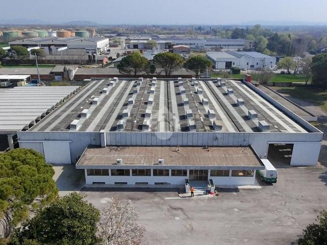 Capannone in vendita di 5300 m²