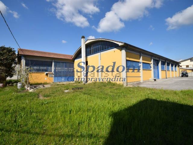 Capannone in vendita di 530 m²