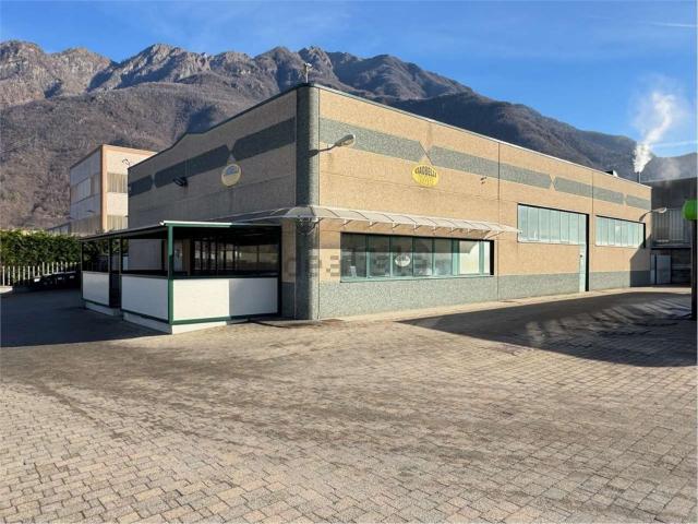 Capannone in vendita di 530 m² in Via Giulio Pastore, 7