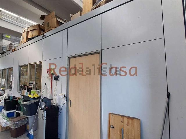 Capannone in vendita di 530 m² in Strada Santa Caterina