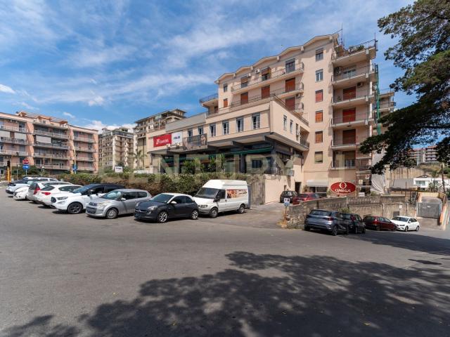 Capannone in vendita di 531 m² in Piazza San Domenico Savio, 6