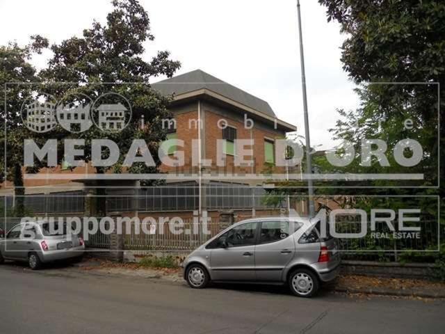 Capannone in vendita di 535 m² in Via Giuseppe Zarlati