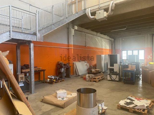 Capannone in vendita di 535 m² in Via del Tirassegno