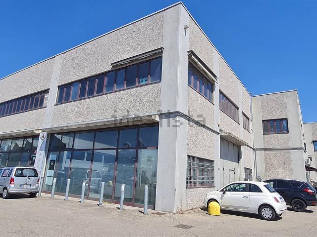 Capannone in vendita di 536 m² in Via Austria, 23