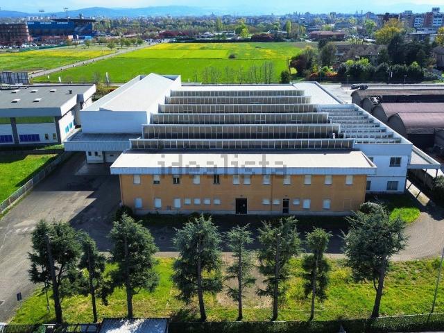 Capannone in vendita di 5400 m²