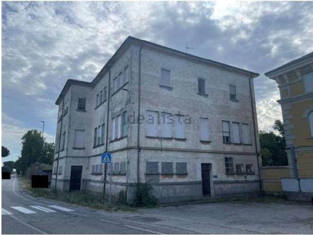 Capannone in vendita di 541 m² in Via Zuccherificio, 15