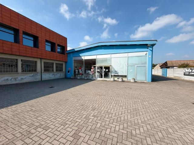 Capannone in vendita di 541 m² in Strada Statale 9 Via Emilia, 30