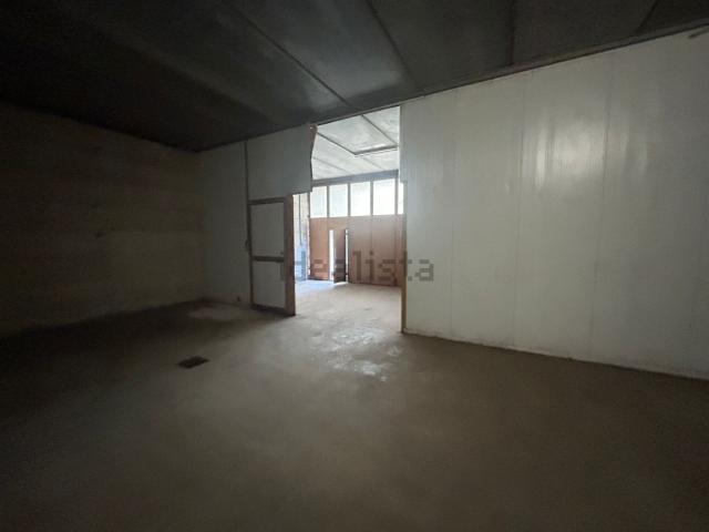 Capannone in vendita di 543 m² in Via Paganella