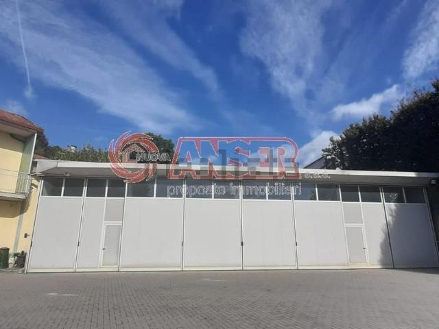 Capannone in vendita di 544 m²