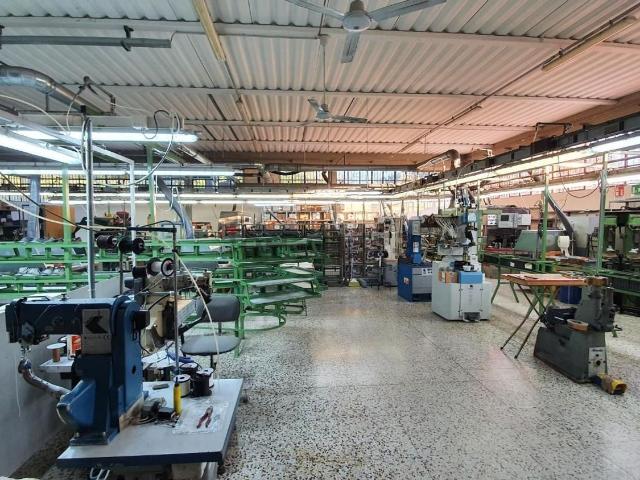 Capannone in vendita di 550 m²