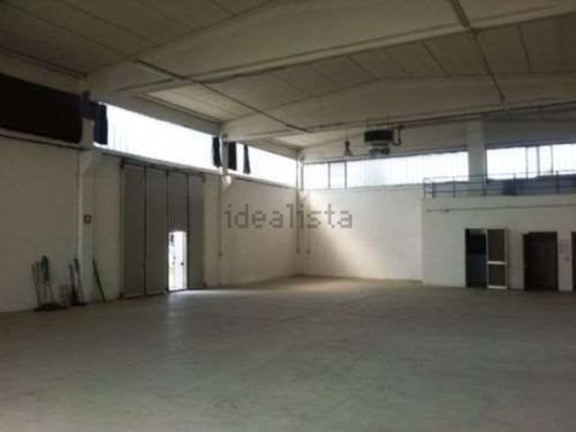 Capannone in vendita di 550 m²