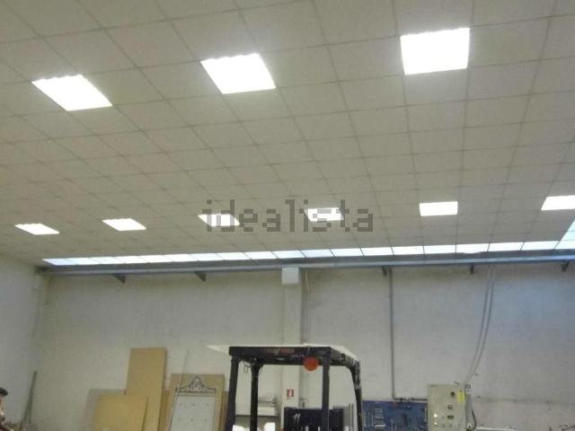 Capannone in vendita di 550 m²