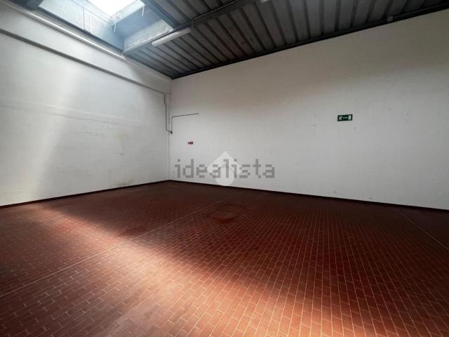 Capannone in vendita di 550 m² in Via Barbariga, 164