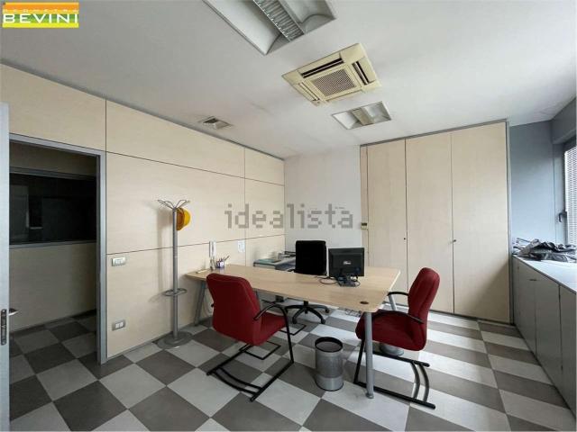 Capannone in vendita di 550 m² in Via del Tirassegno