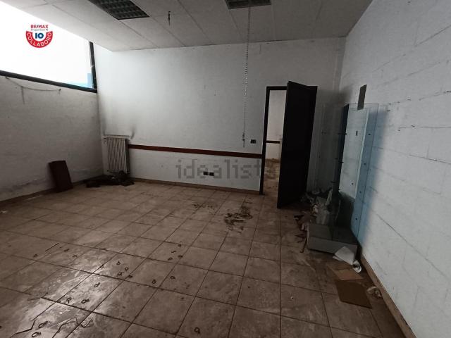 Capannone in vendita di 550 m² in Piazza L. Perosi, 6