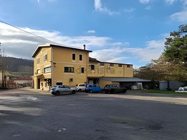Capannone in vendita di 5510 m² in Via Antonio Guarasci