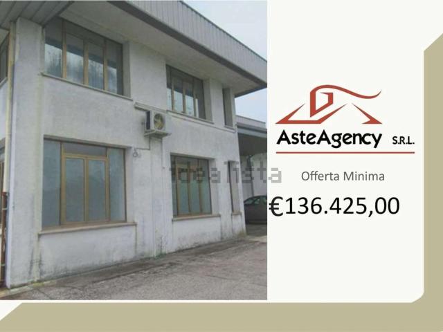 Capannone in vendita di 552 m² in Via Levada, 126