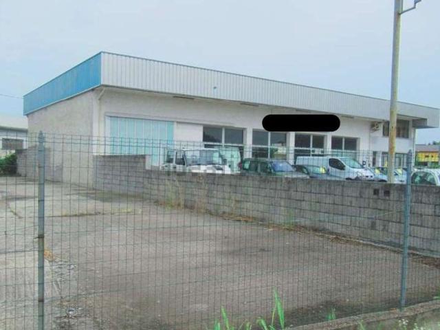 Capannone in vendita di 552 m² in Via Levada, 126