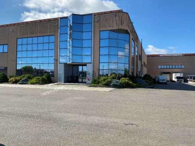 Capannone in vendita di 5536 m² in Strada Molino di Sotto