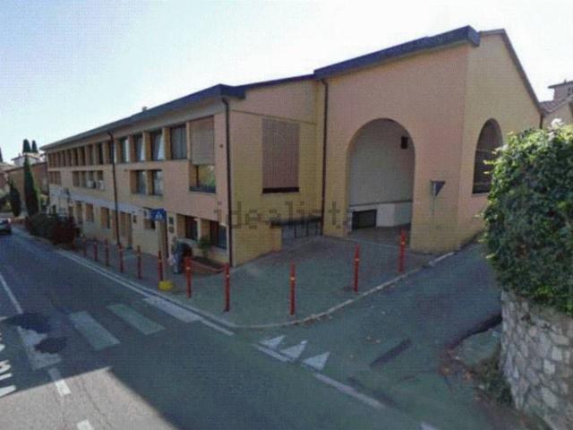 Capannone in vendita di 555 m² in Via Giacomo Matteotti